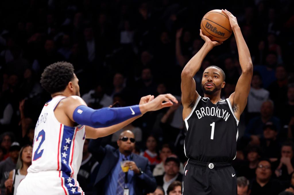 Mikal Bridges shoots over Tobias Harris.