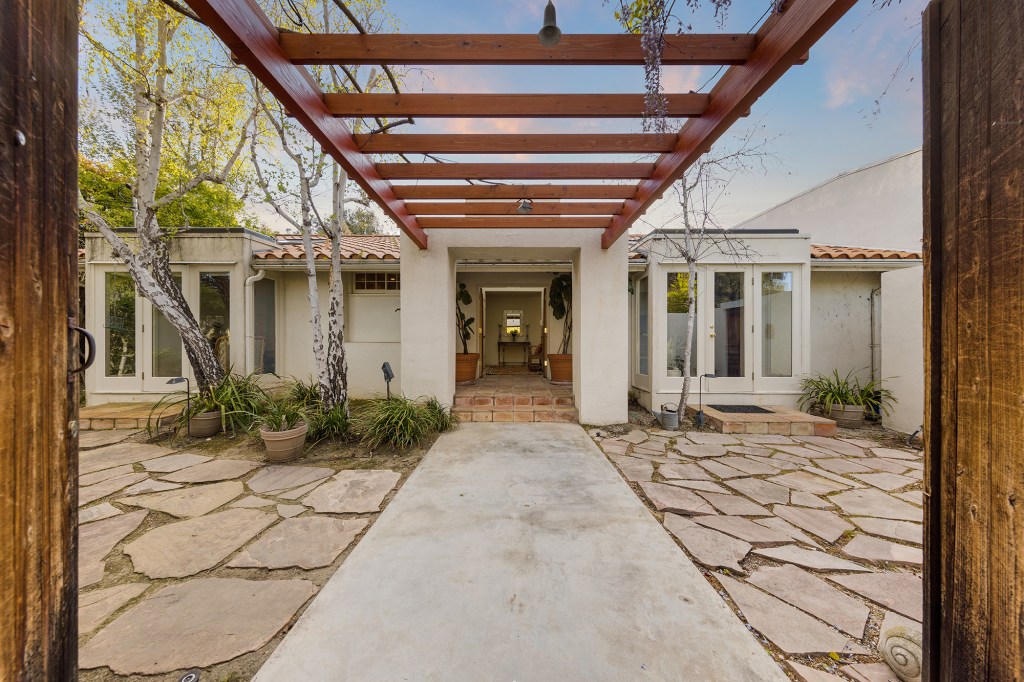 angela lansbury brentwood home