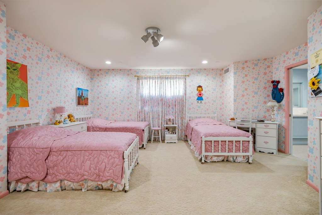 The girls' bedroom of "The Brady Bunch" house
