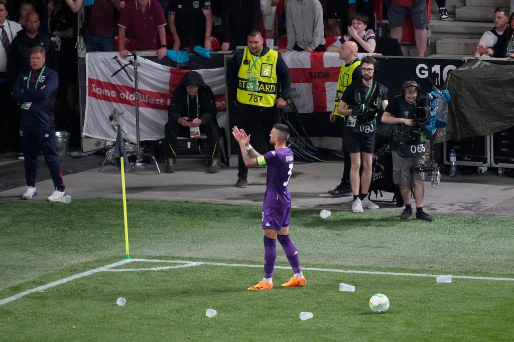 Fiorentina's Cristiano Biraghi ironically applauds the crowd as he bleeds after being hit by an object thrown from the stands during the Europa Conference League final soccer match between Fiorentina and West Ham at the Eden Arena in Prague, Wednesday, June 7, 2023