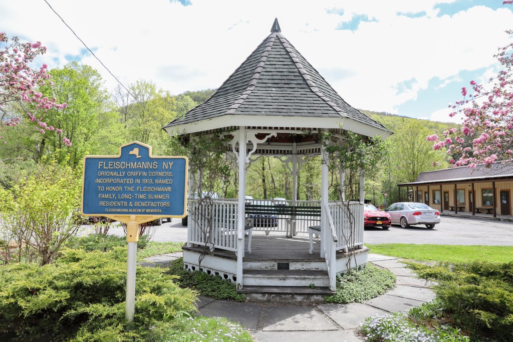 A pavillion with a Fleischmanns sign.