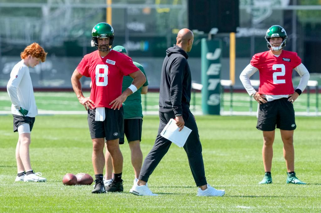 Aaron Rodgers, Robert Saleh and Zach Wilson at Jets practice.