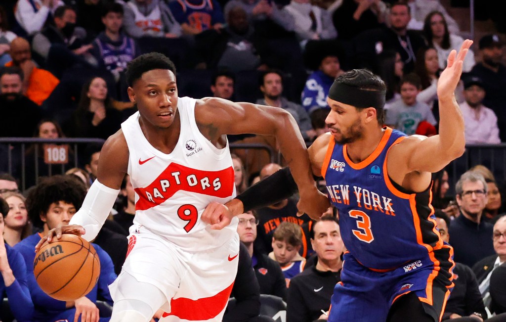 Josh Hart defends former teammate RJ Barrett during the Knicks' win over the Raptors last week.