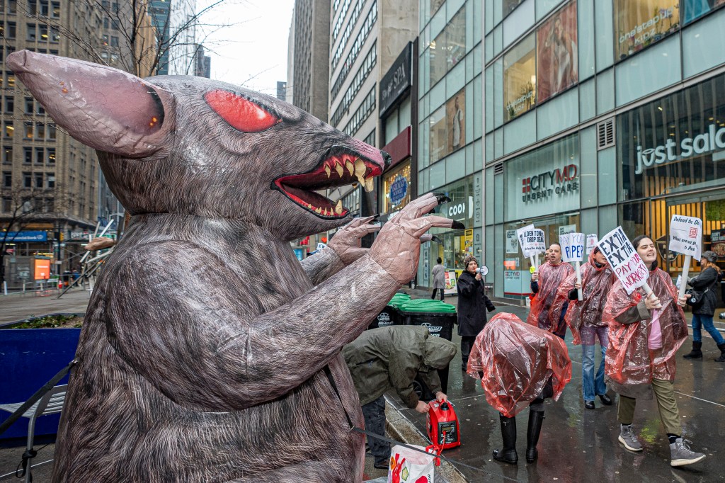 Daily News staffers protesting. 