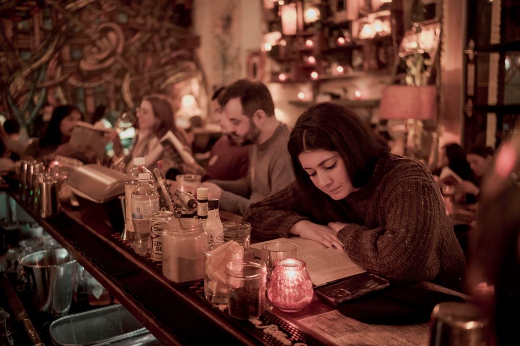 people reading at the bar at Reading Rhythms