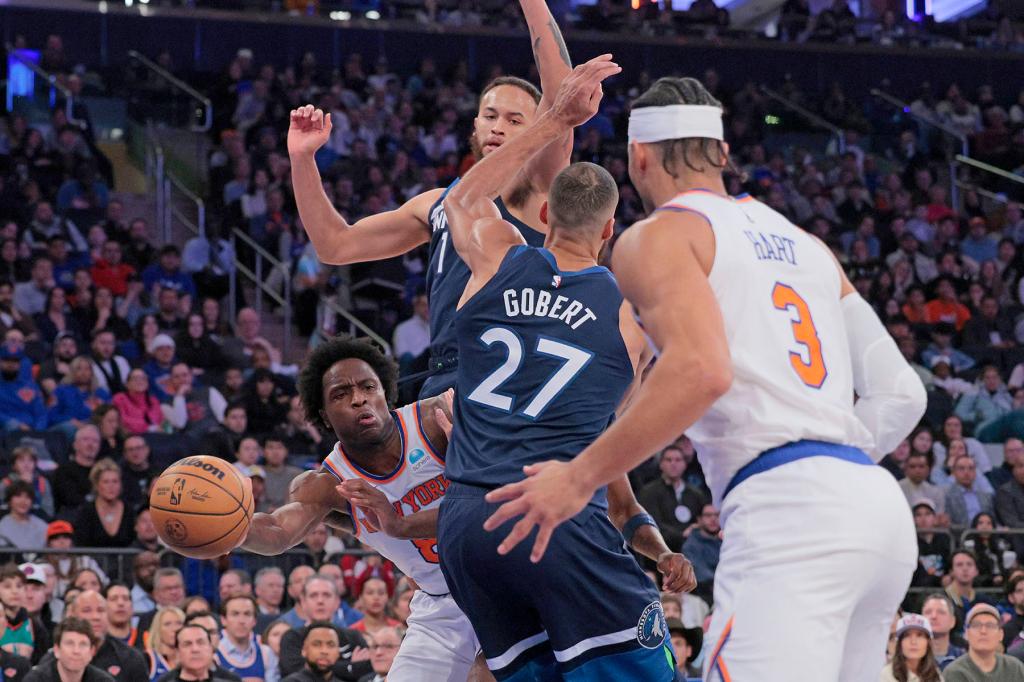 New York Knicks forward OG Anunoby #8 passes the ball around the back of theMinnesota Timberwolves center Rudy Gobert #27 to New York Knicks guard Josh Hart #3 during the first quarter. 