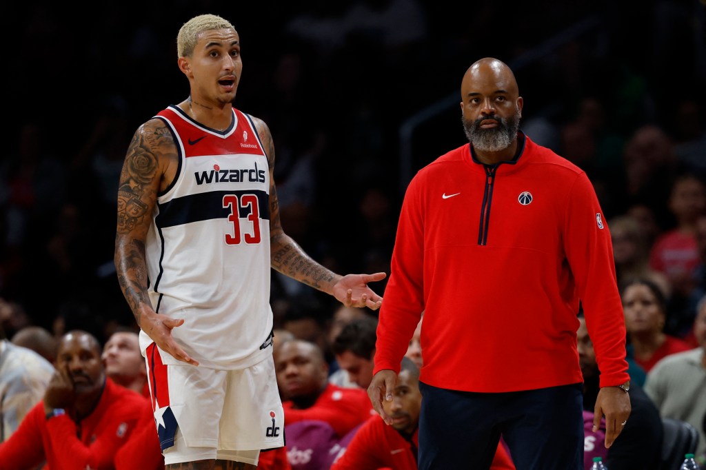 Wes Unseld Jr. (r.) and Wizards star Kyle Kuzma (l.)