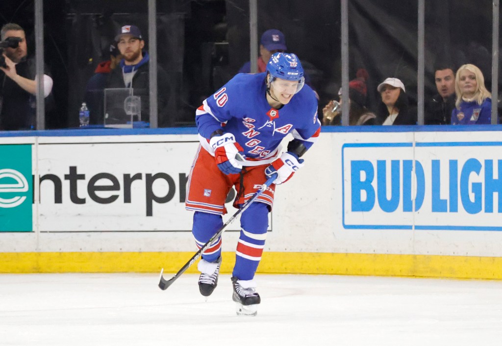 Artemi Panarin, grimacing during the Rangers' win over the Stars, is battling a lower body injury.