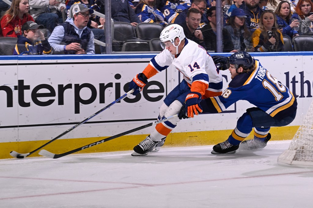 Bo Horvat looks to keep the puck away from Robert Thomas during the Islanders' loss.