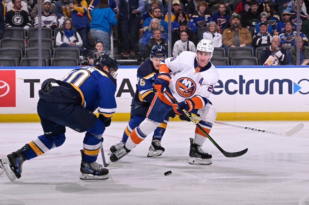 Brock Nelson is pressured by Brayden Schenn (No. 10) and Zachary Bolduc (No. 76) during the Islanders' loss.