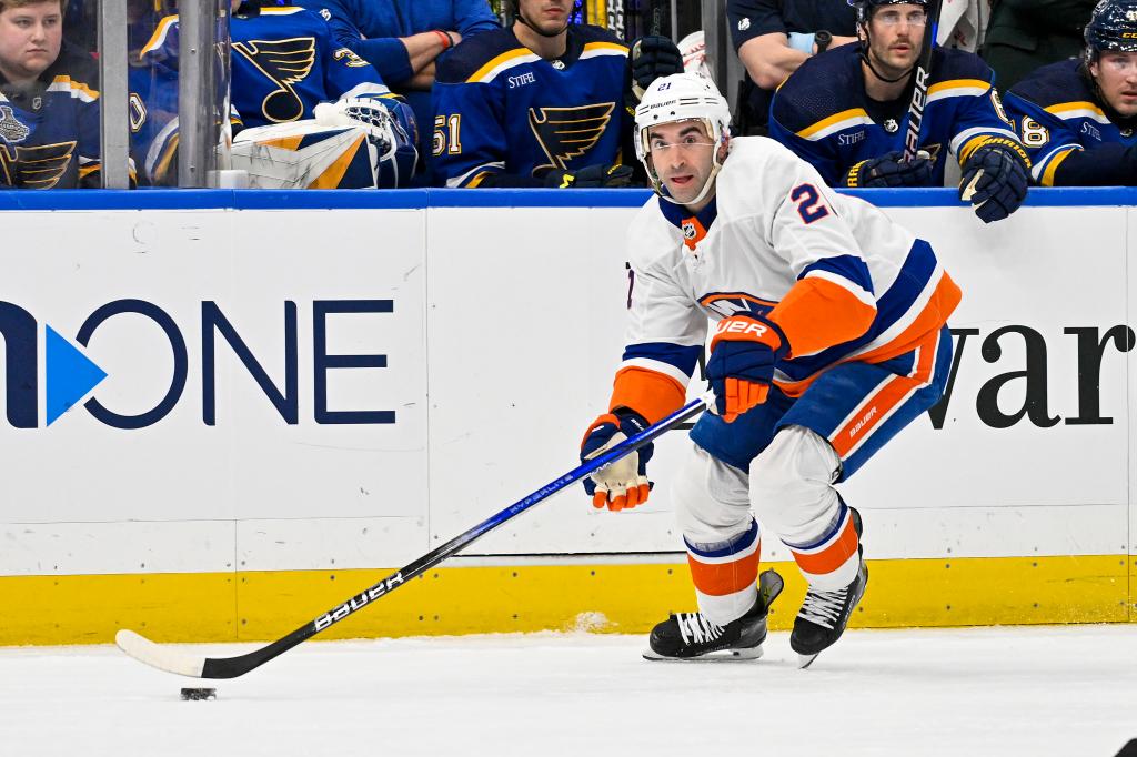 Kyle Palmieri skates with the puck during the Islanders' loss.