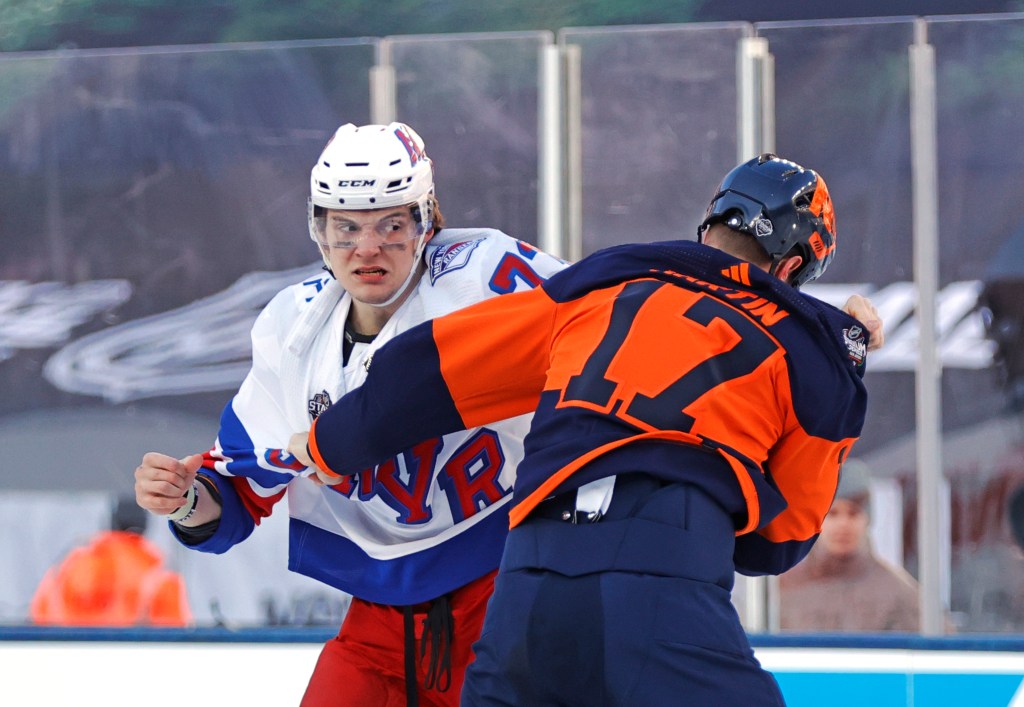  Rangers Matt Rempe and New York Islanders Matt Martin get into a scuffle