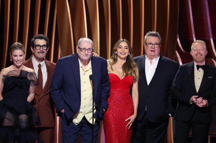 Ed O'Neill misses 'Modern Family' paycheck in cast reunion at SAG Awards