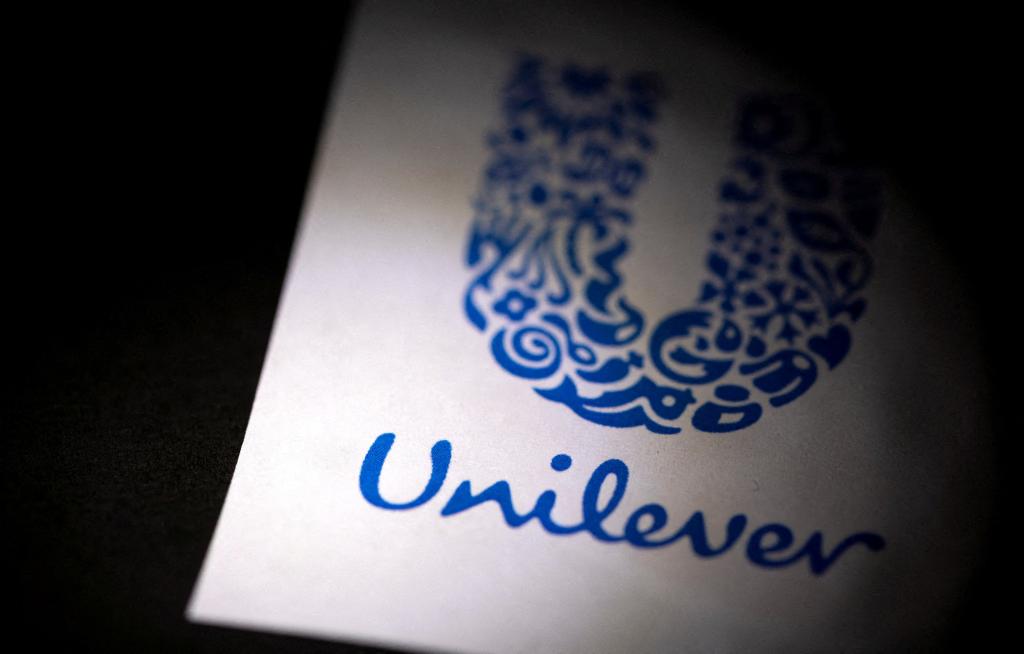 Unilever said it is spinning off its ice cream division as part of a restructuring that could see 7,500 jobs shed.