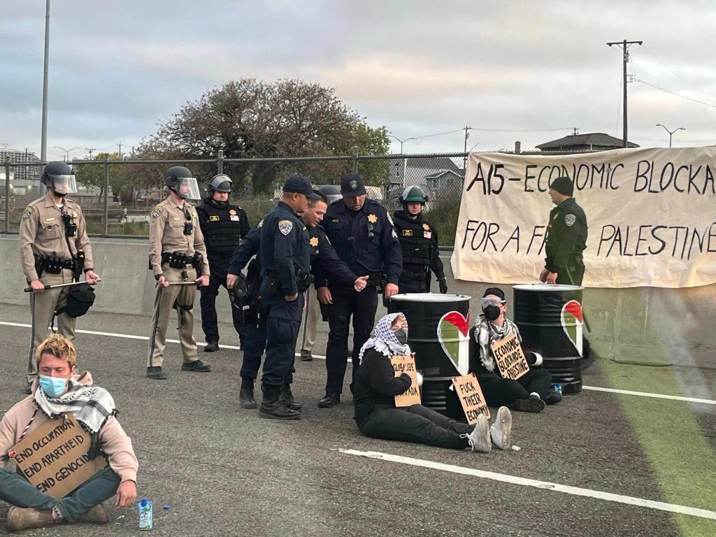 Police officers speaking with the Oakland demonstrators.