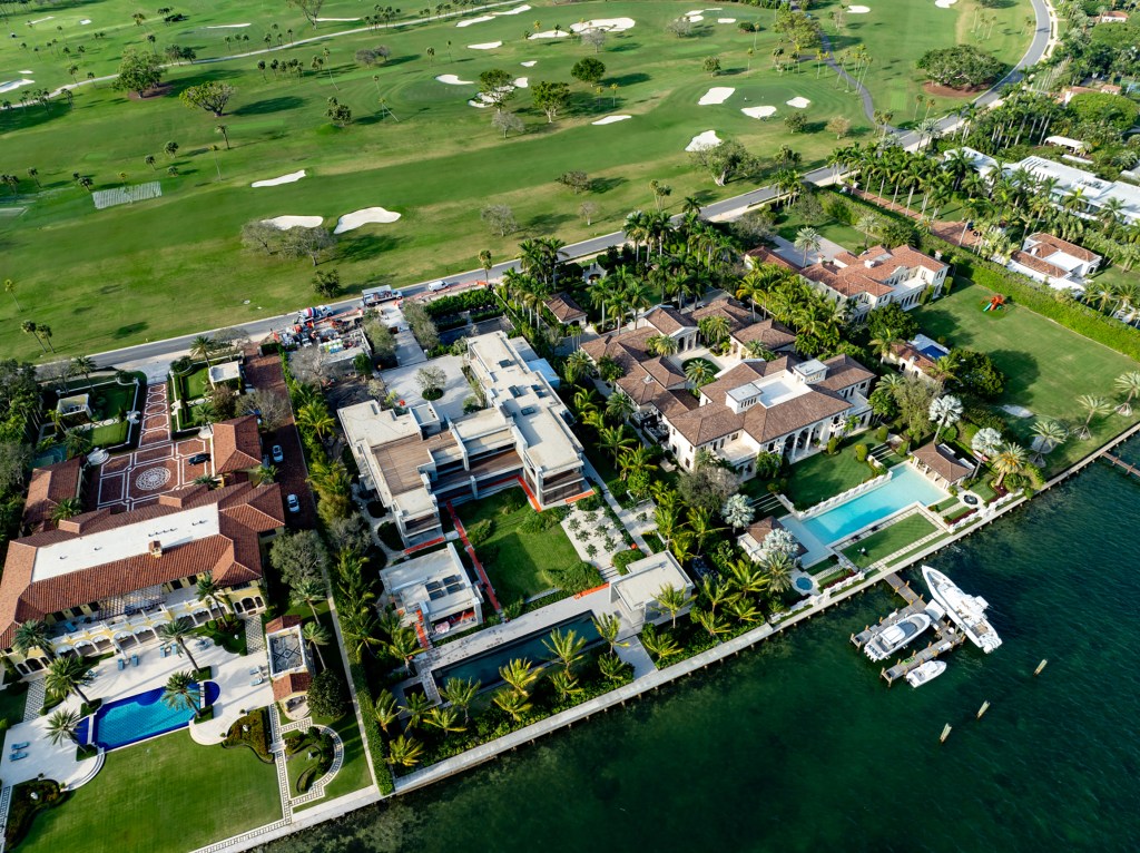 ndian Creek, often referred to as the "Billionaire Bunker," boasts a roster of distinguished residents, including power couples Jared Kushner and Ivanka Trump, football icon Tom Brady.