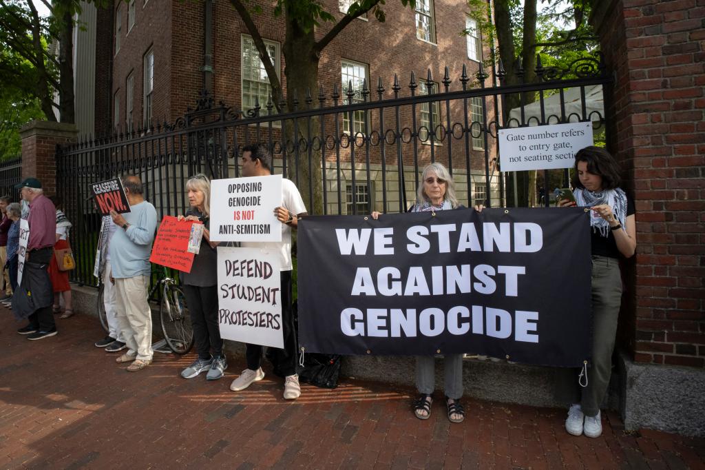 Pro-Palestinian demonstrators protest outside Harvard Yard 