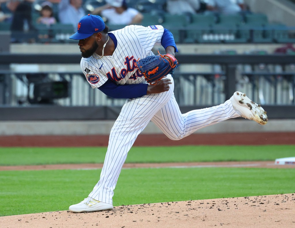 Mets pitcher Luis Severino (40) throws a pitch during the first inning when the New York Mets played the Miami Marlins.