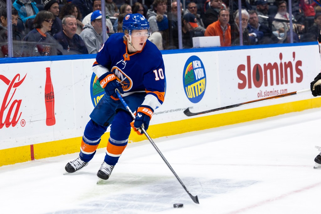 The Islanders re-signed Simon Holmstrom to a one-year deal.