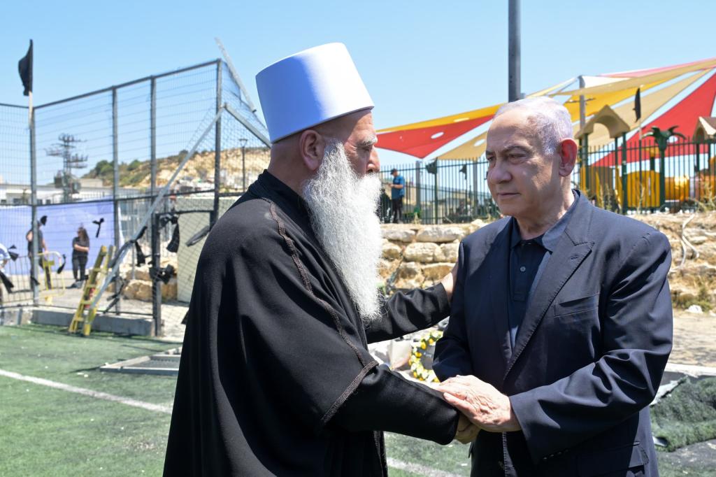 Netanyahu met with Druze spiritual leader sheikh Muafak Tarif on Monday.