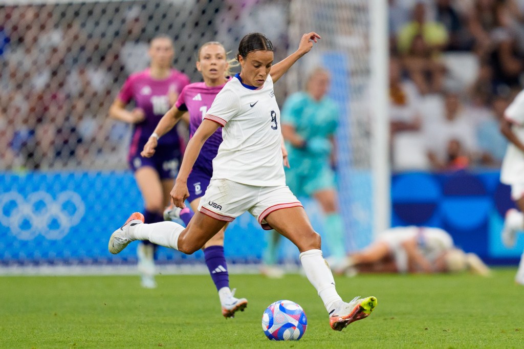 Mallory Swanson (9) passes the ball up the field during the Women's group B match between United States and Germany during the Olympic Games Paris 2024.