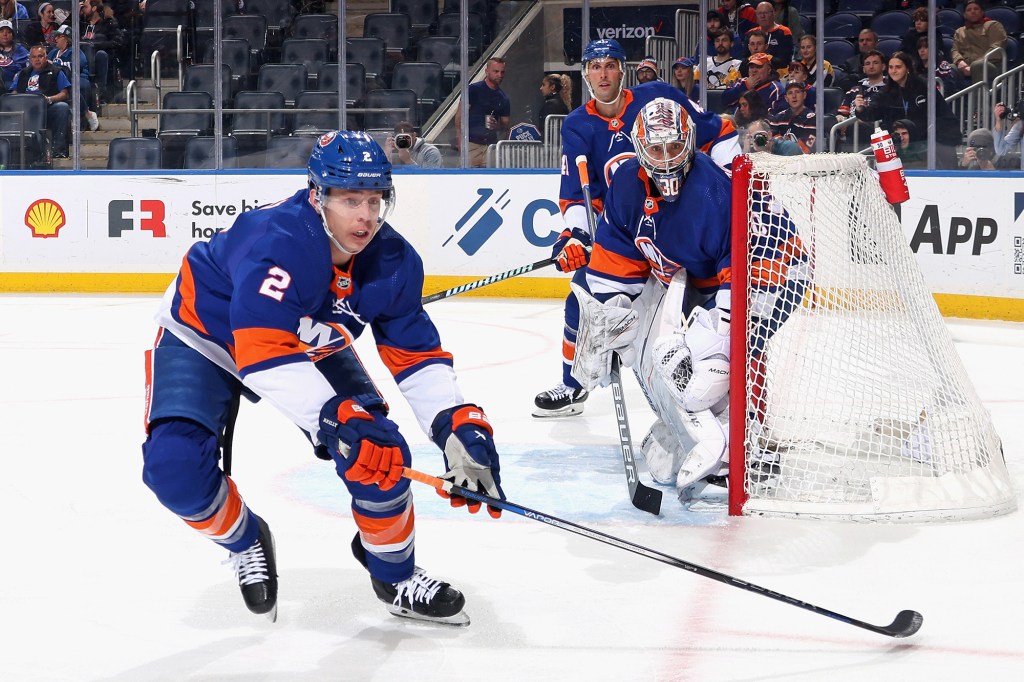 The Islanders kept defenseman Mike Reilly on a short-term deal.