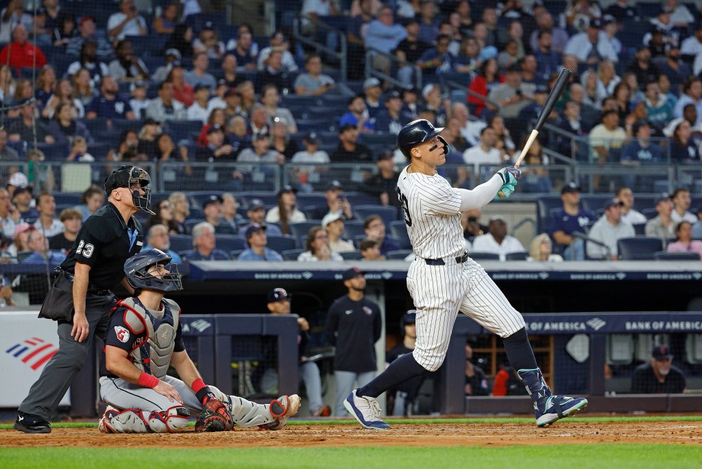 Aaron Judge crushes a homer in the third inning, the first of his two dingers, in the Yankees' win on Aug. 21, 2024.