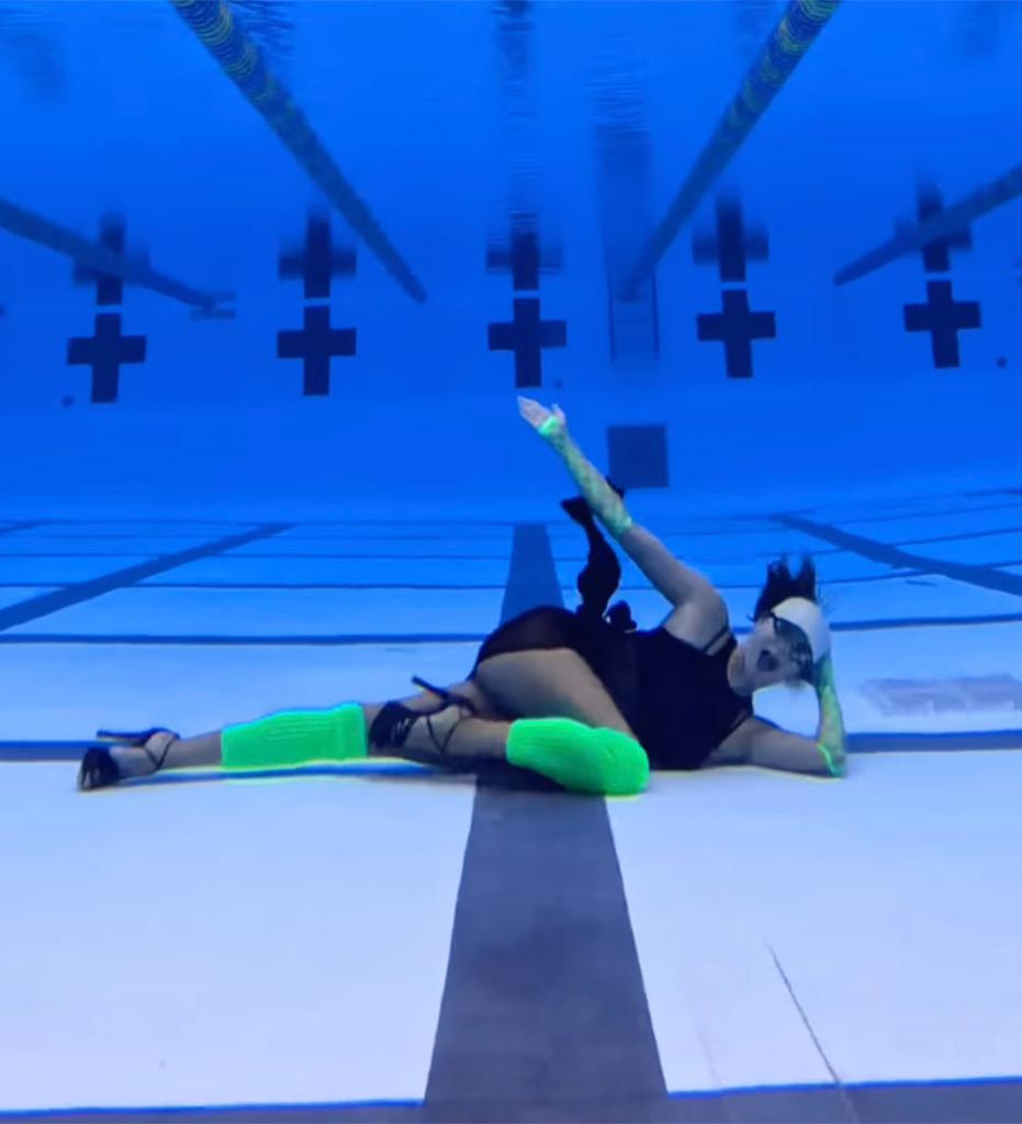 Kristina Makushenko, a former four-time World Champion in synchronized swimming, performed Rachael Gunn's breakdance routine from the 2024 Paris Olympics while underwater and wearing high heels.