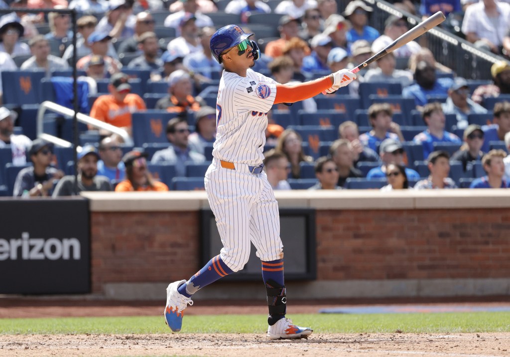 Mark Vientos belts a solo homer in the seventh inning of the Mets' 4-3 win over the Orioles on Aug. 21, 2024.