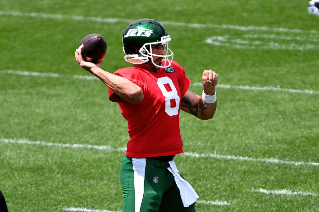 Jets quarterback Aaron Rodgers (8) throws a pass during practice at Jets training camp