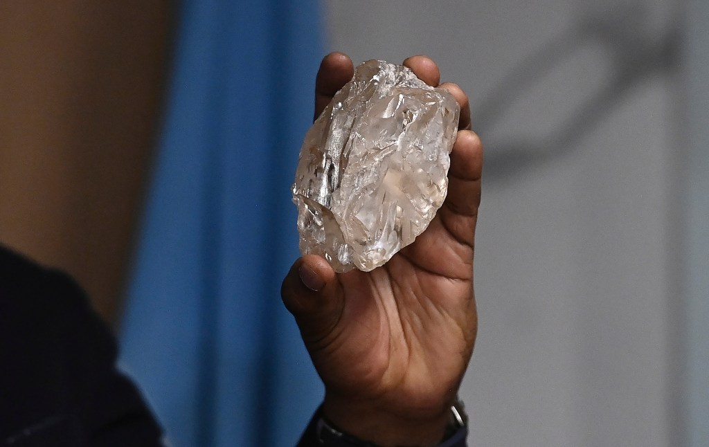  The 2,492-carat diamond 