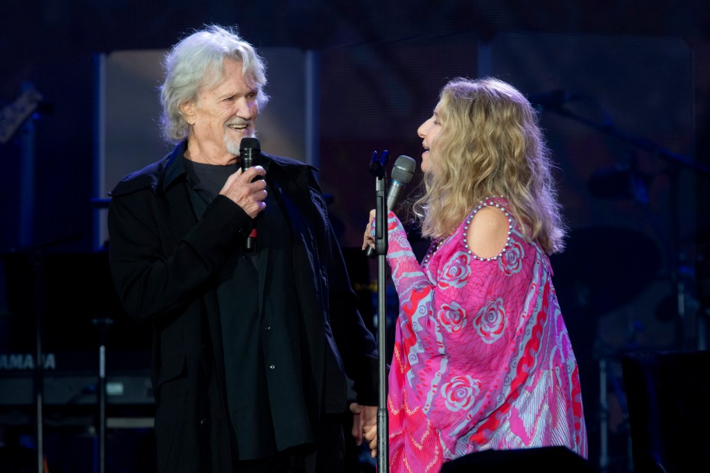 Kris Kristofferson and Barbra Streisand perform in London in July 2019