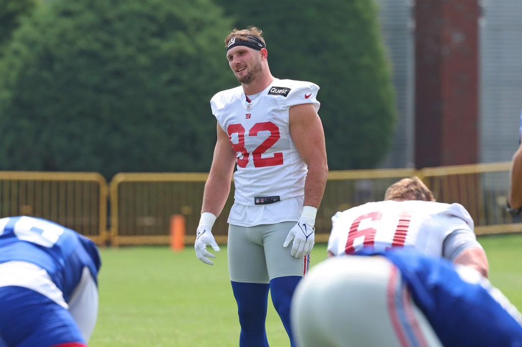 Daniel Bellinger, pictured during training camp, hardly played at all during the Giants' Week 2 loss.