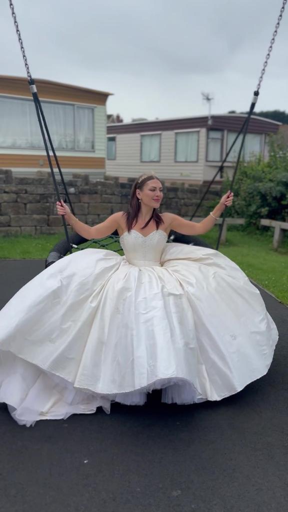 Lauren Scott-Berry didn't care that her wedding was called off. She went around her town for a photoshoot in her bridal gown anyway.