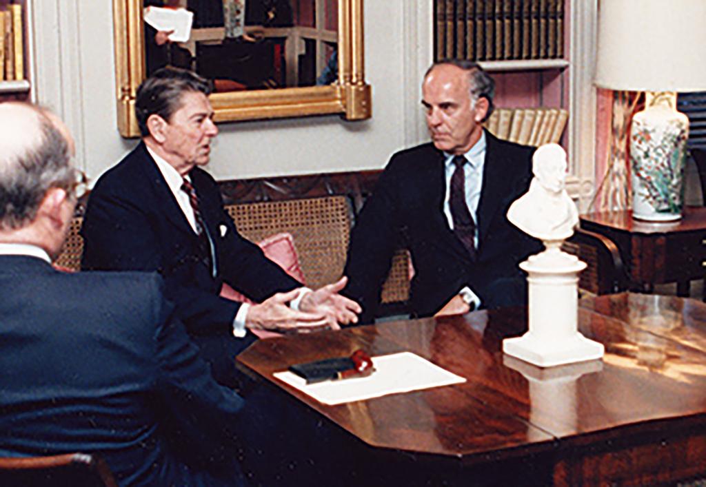 Dan Evans with Ronald Reagan at the White House