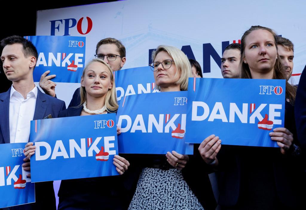 Freedom Party supporters holding signs that read "thank you" on the day of the election.