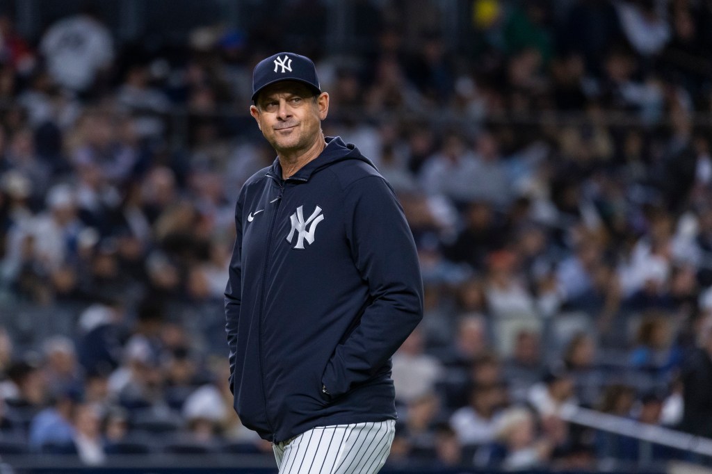 Yankees manager Aaron Boone (17) reacts as he walks back to the dugout