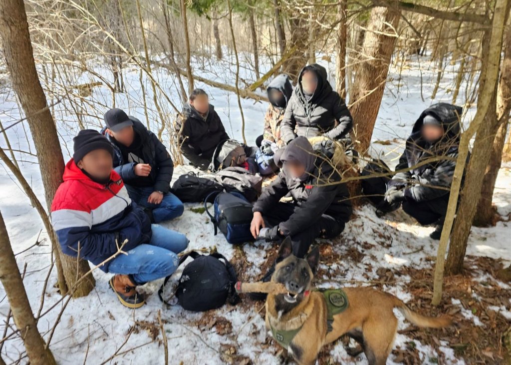 Seven Mexican citizens are apprehended by border agents near Mooers, New York.