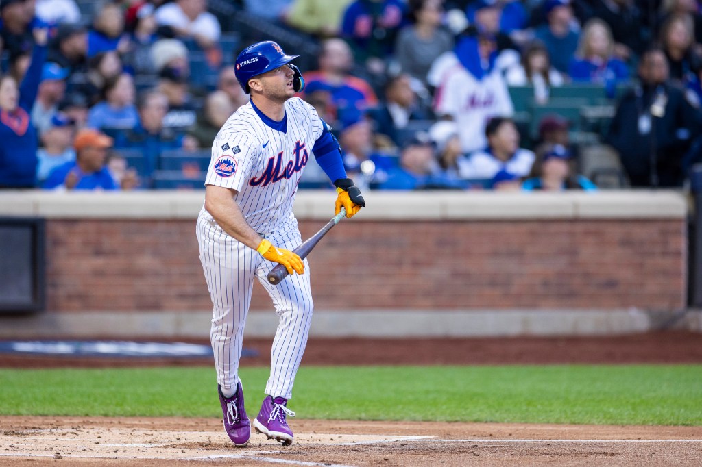 Pete Alonso hits a three-run homer in the first inning against the Dodgers in Game 5 of the NLCS on Oct. 18, 2024.