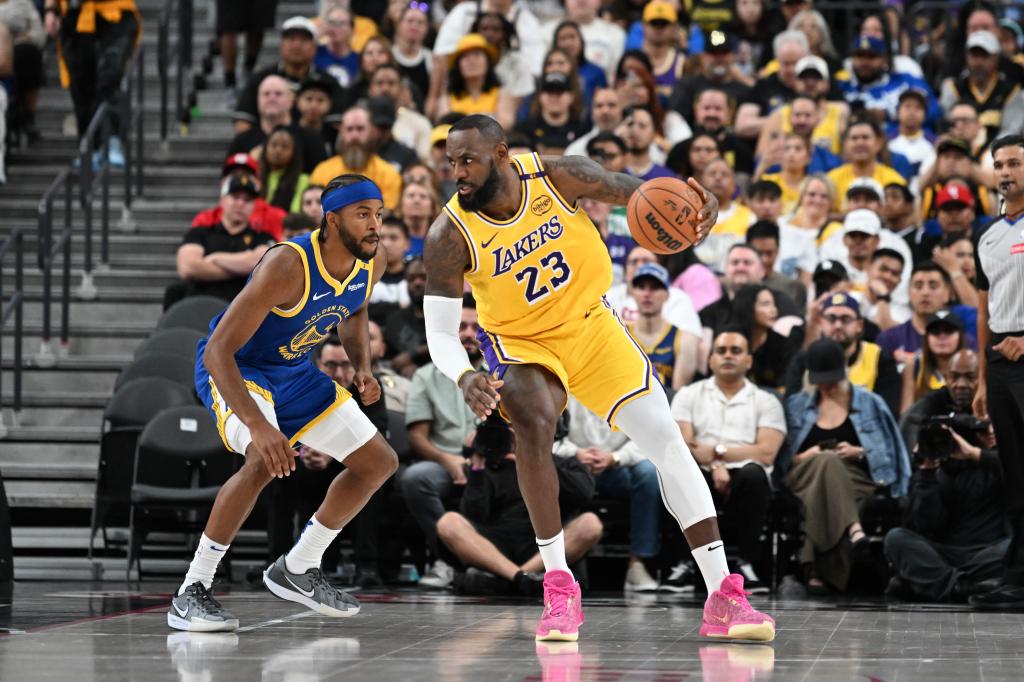 Warriors guard Moses Moody (4) defends against Los Angeles Lakers forward LeBron James