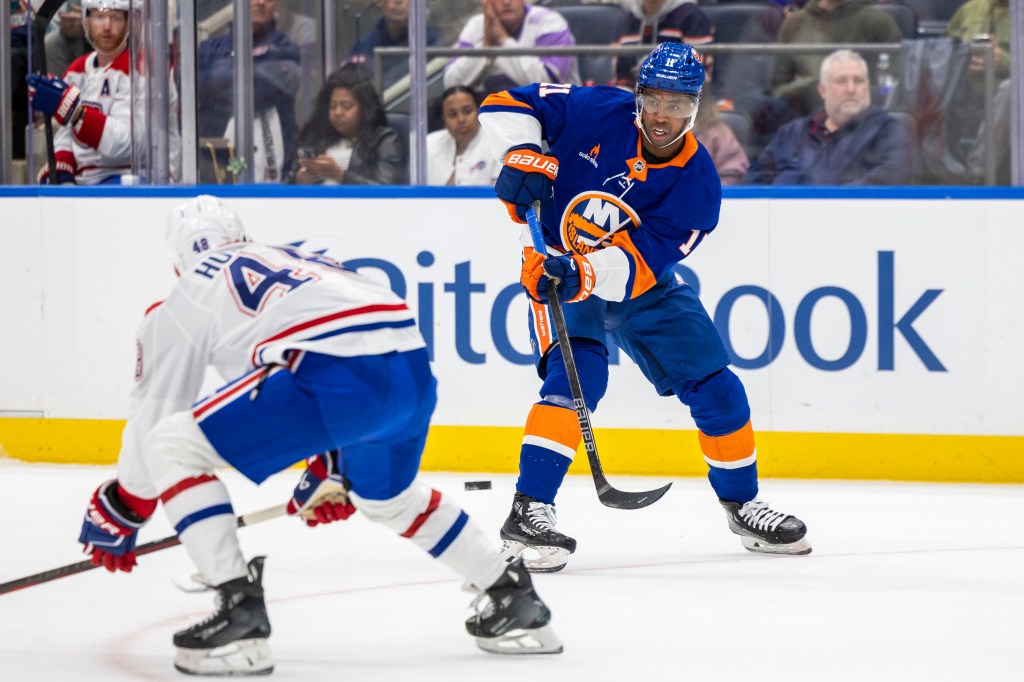 Islanders forward Anthony Duclair, make a pass earlier in the game, exited the match against the Canadiens on Oct. 19, 2024 because of a right leg injury.