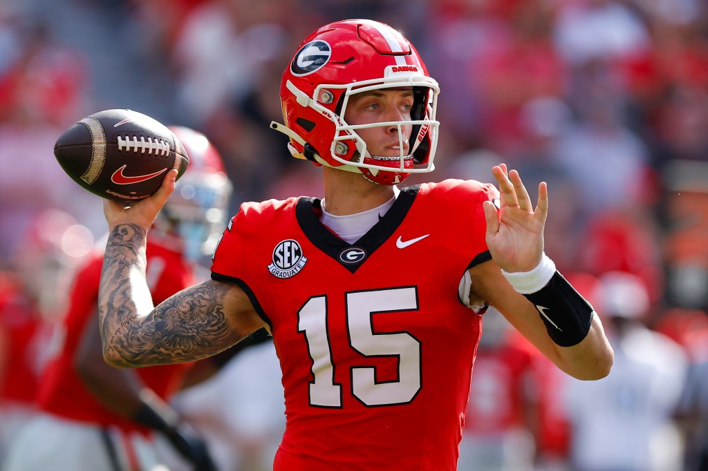 Carson Beck #15 of the Georgia Bulldogs passes during the first quarter against the Auburn Tigers at Sanford Stadium on October 5, 2024 in Athens, Georgia.  