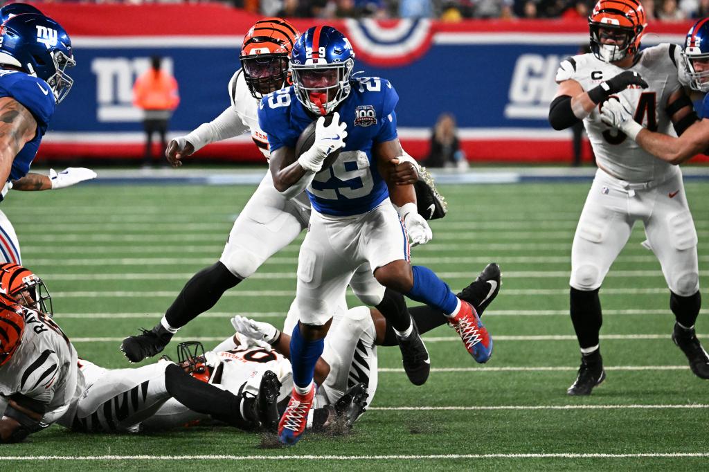 Tyrone Tracy runs with the ball during the Giants' loss to the Bengals on Oct. 13, 2024. 