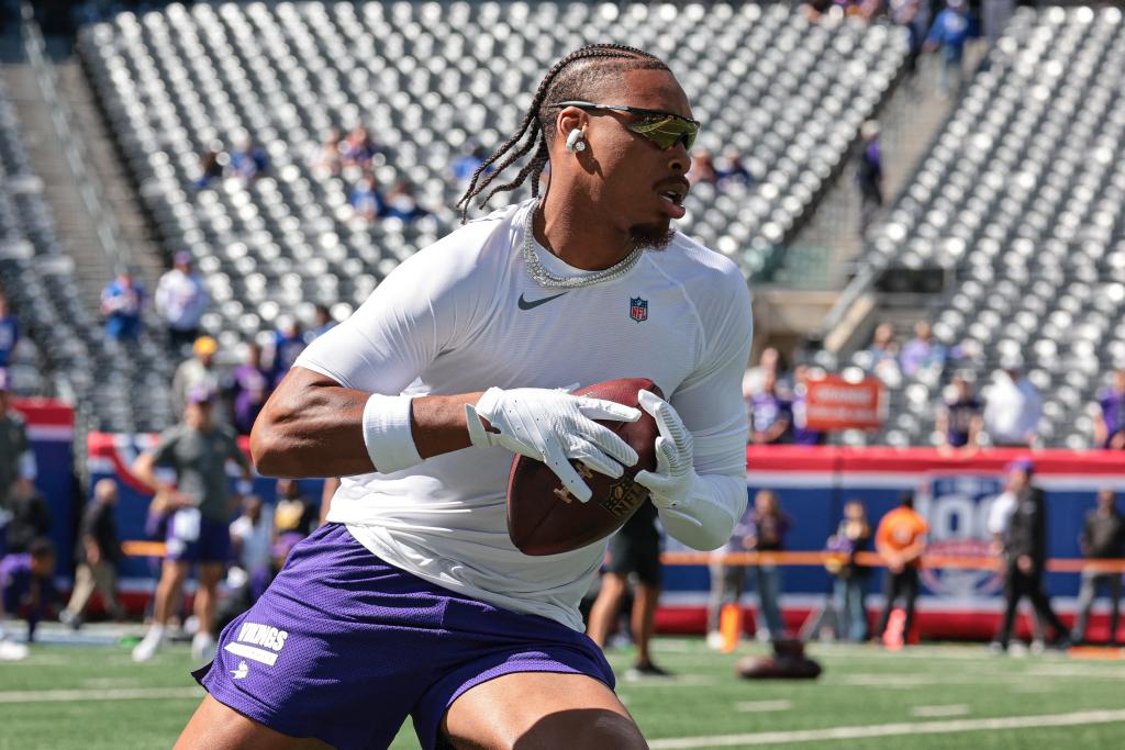 Vikings wide receiver Justin Jefferson (18) warms up before the game against the New York Giants