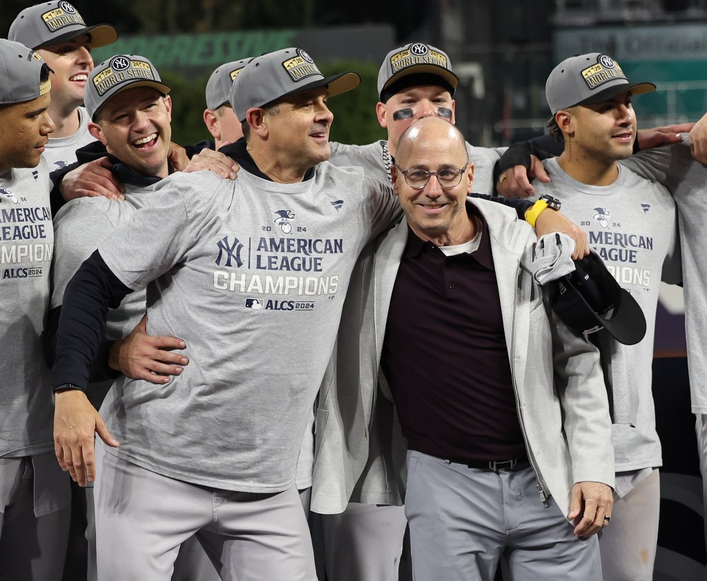 Yankees manager Aaron Boone (l.) and general manager Brian Cashman (r.) celebrate the team's AL pennant on Oct. 19, 2024.