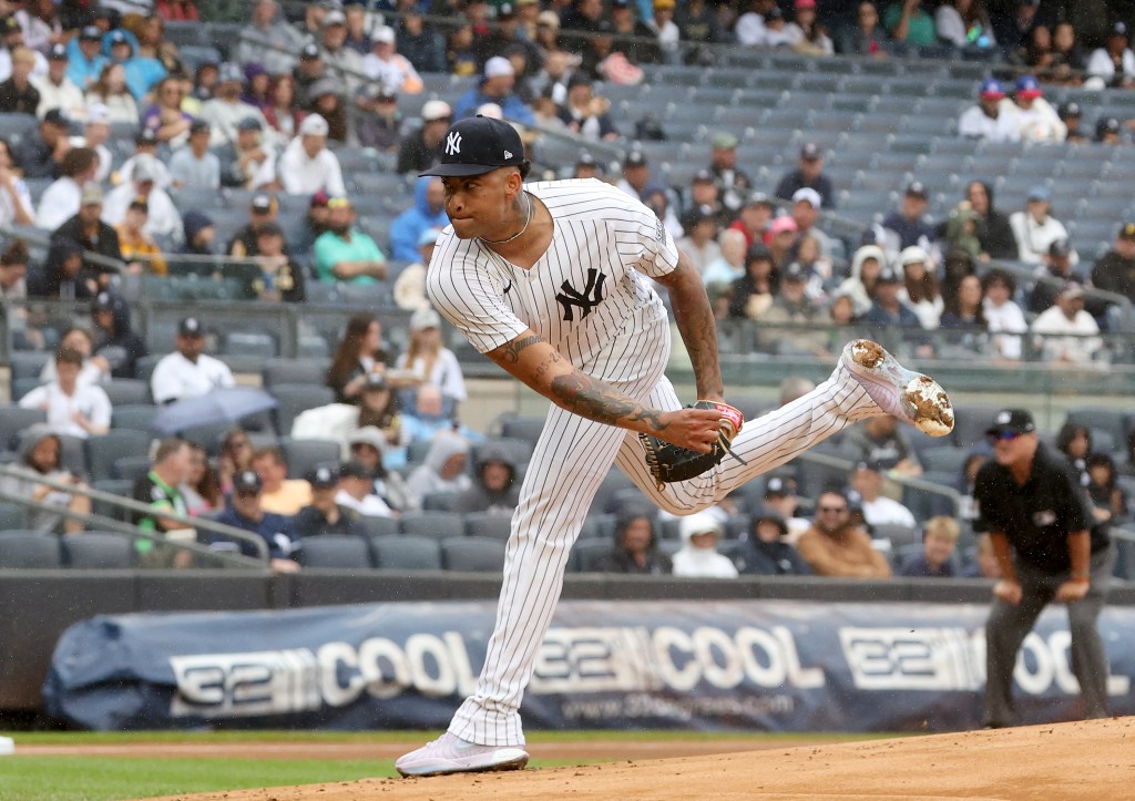 Yankees pitcher Luis Gil (81) throws a pitch