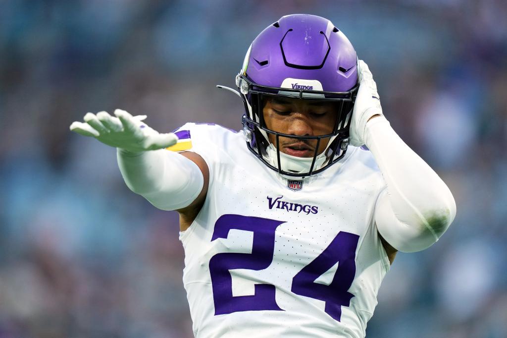 Vikings safety Cam Bynum mimics Raygun with a celebration against the Jaguars on Nov. 10, 2024.