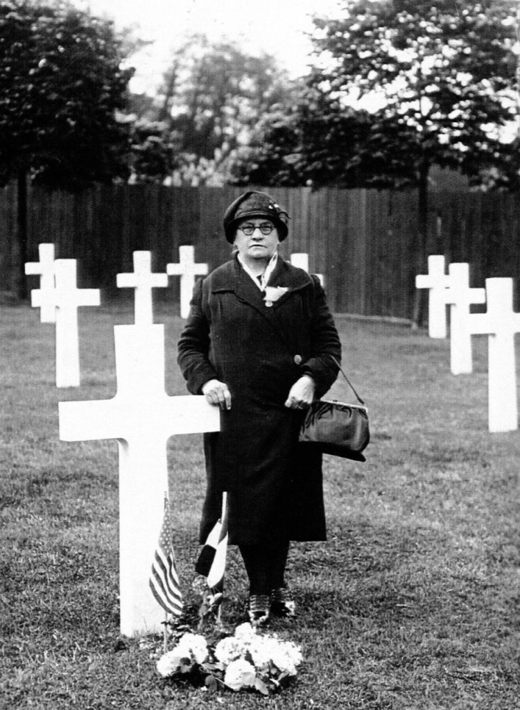 Rosa Lorenz visited the grave of her son in Suresnes, France, in 1930.