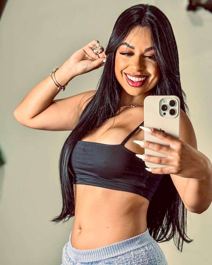 Jeniffer Soares Martins poses for a mirror selfie