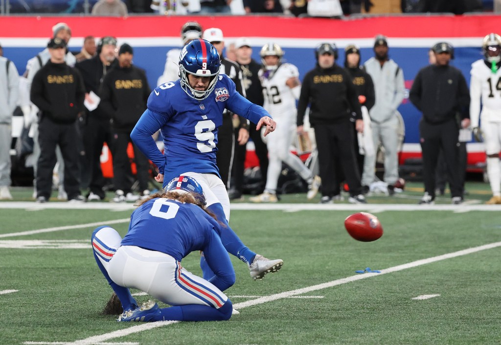 Graham Gano #9 of the New York Giants misses a field goal during the second half.